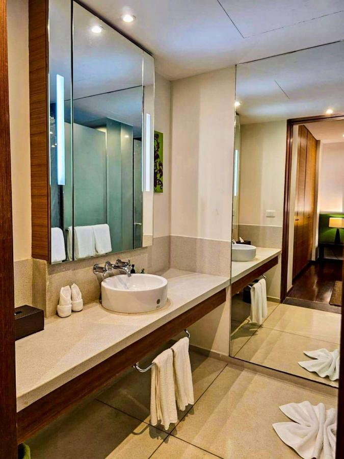Beachfront 2 Bedroom Luxury Chava 苏林海滩